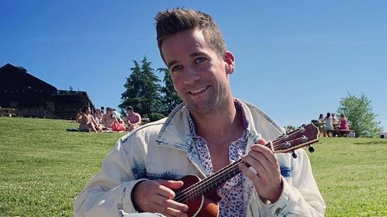 Bachelorette contestant Connor Brennan playing ukulele 