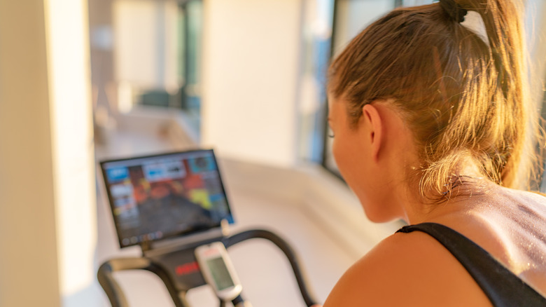 pretty woman exercising screen