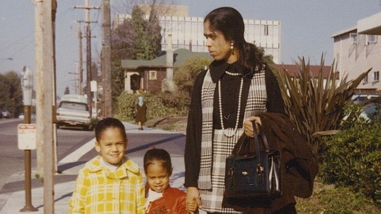 Shyamala Gopalan with daughters