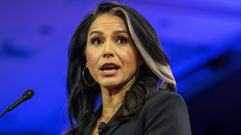 Tulsi Gabbard giving speech at convention