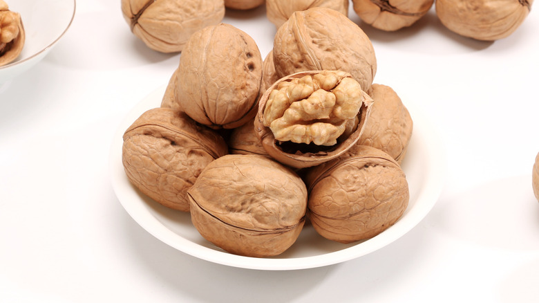 A bowl of walnuts