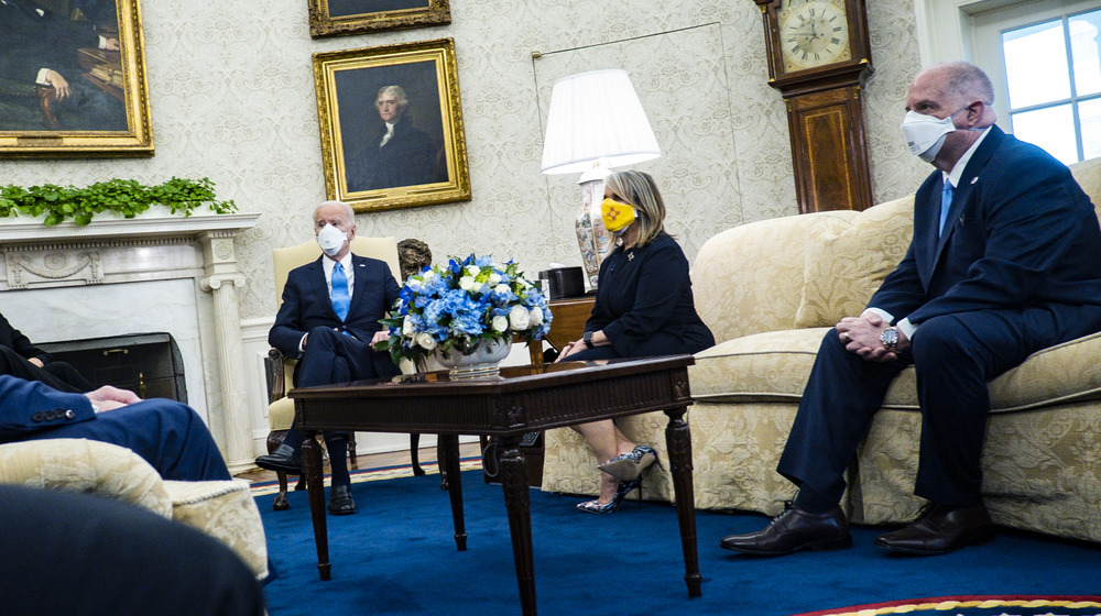 Biden, Harris meet with governors