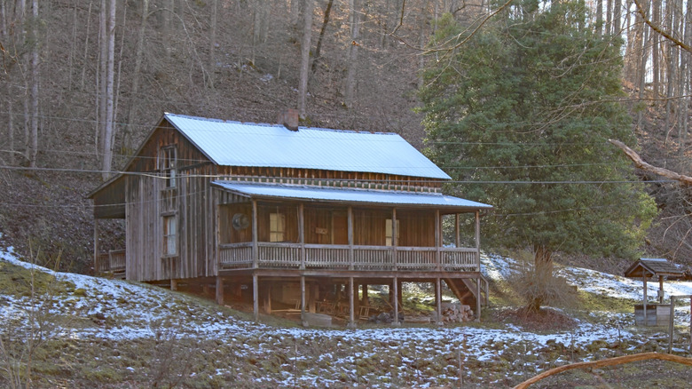 Butcher Hollow cabin where Loretta Lynn grew up