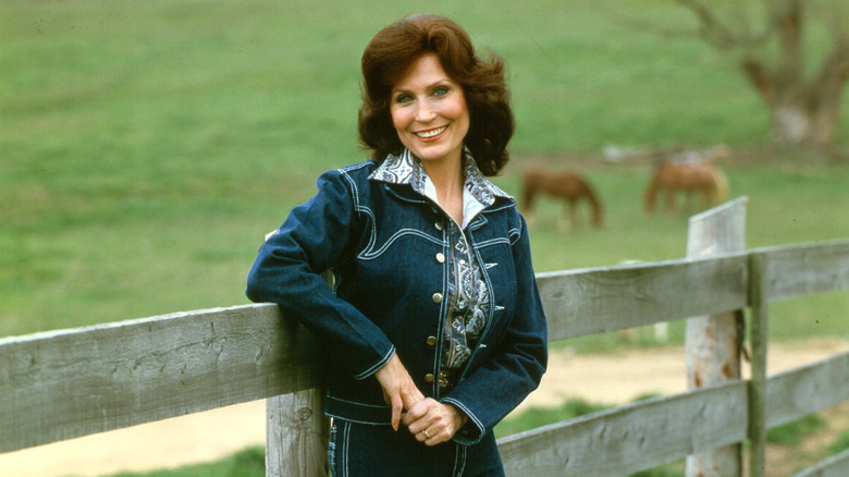 Loretta Lynn posing outside