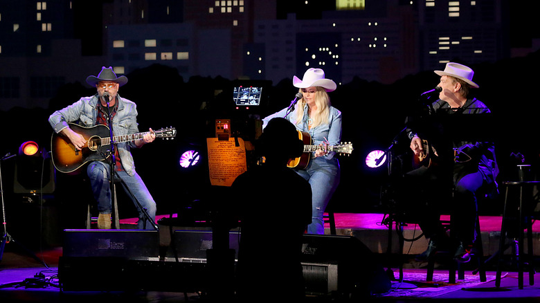 Jon Randall, Miranda Lambert, and Jack Ingram performing