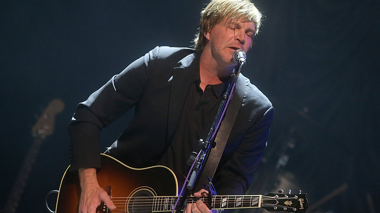 Jack Ingram performing