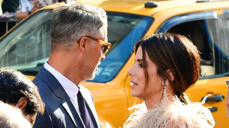 Bryan Randall and Sandra Bullock talking