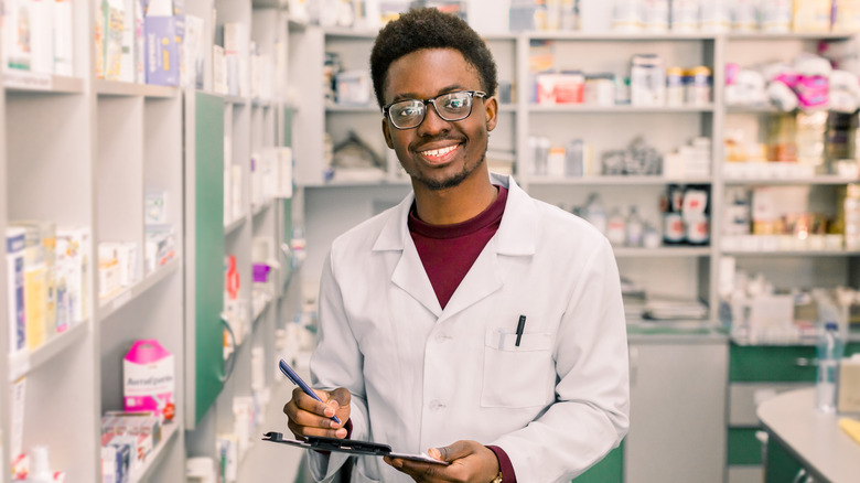 Here #39 s How To Become A Pharmacy Technician