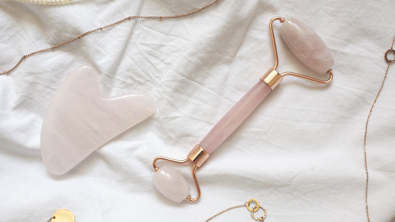 Rose quartz roller and gua sha