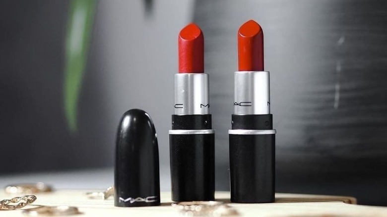 Here's The Lip Color That Anne Hathaway Wore As Andie In The Devil ...