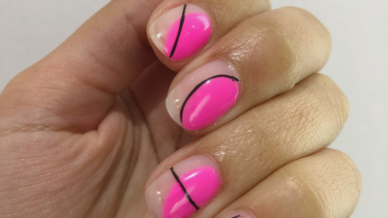 You can execute the negative space manicure in many different ways