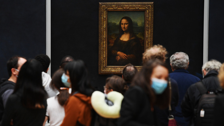 Crowd of visitors looking at the Mona Lisa