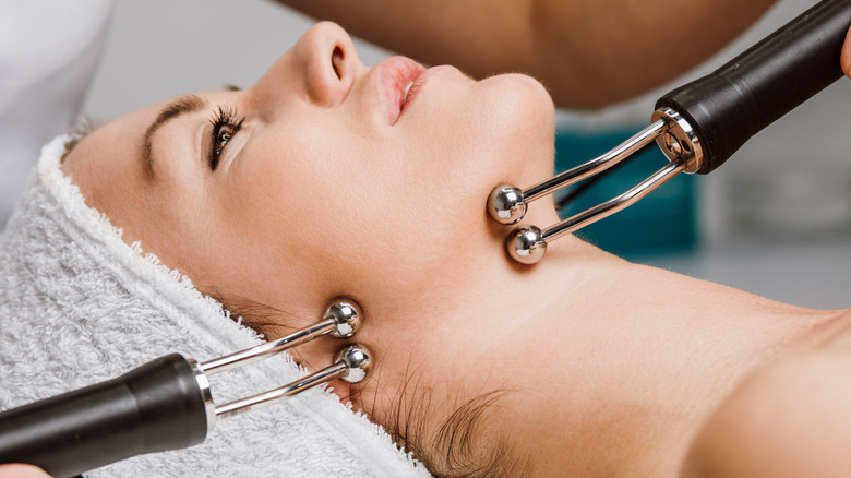 Microcurrent facial treatment 