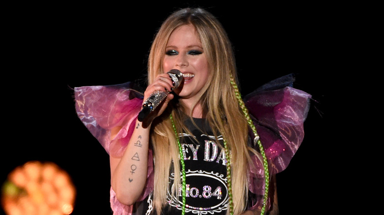 Avril Lavigne performing