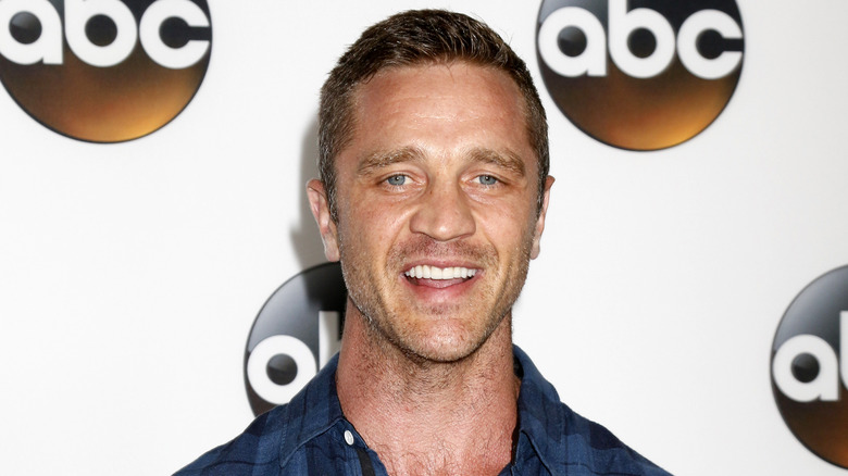 Devon Sawa smiling 