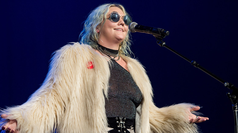 Elle King in concert