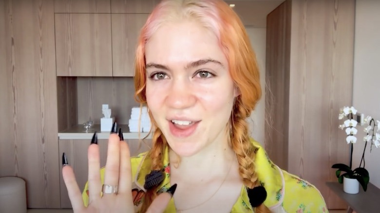 Here's What Grimes Looks Like Going Makeup-Free