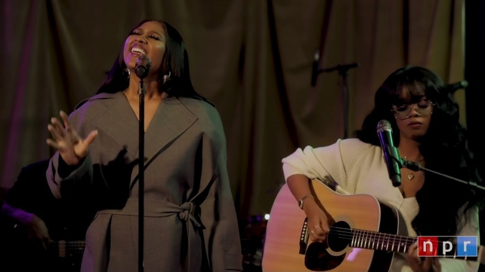 Jazmine Sullivan and H.E.R. performing