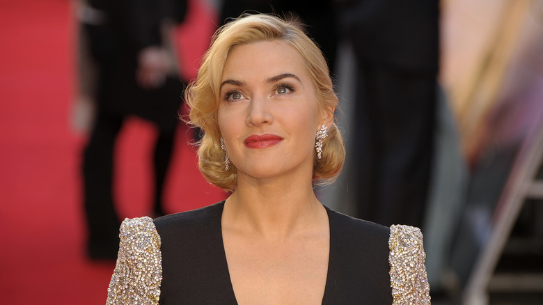 Kate Winslet posing on red carpet