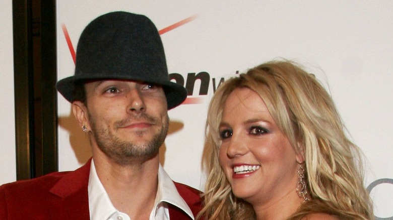 Kevin Federline and Britney Spears pose on the red carpet