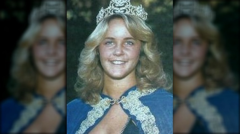 Erin Murphy as prom queen