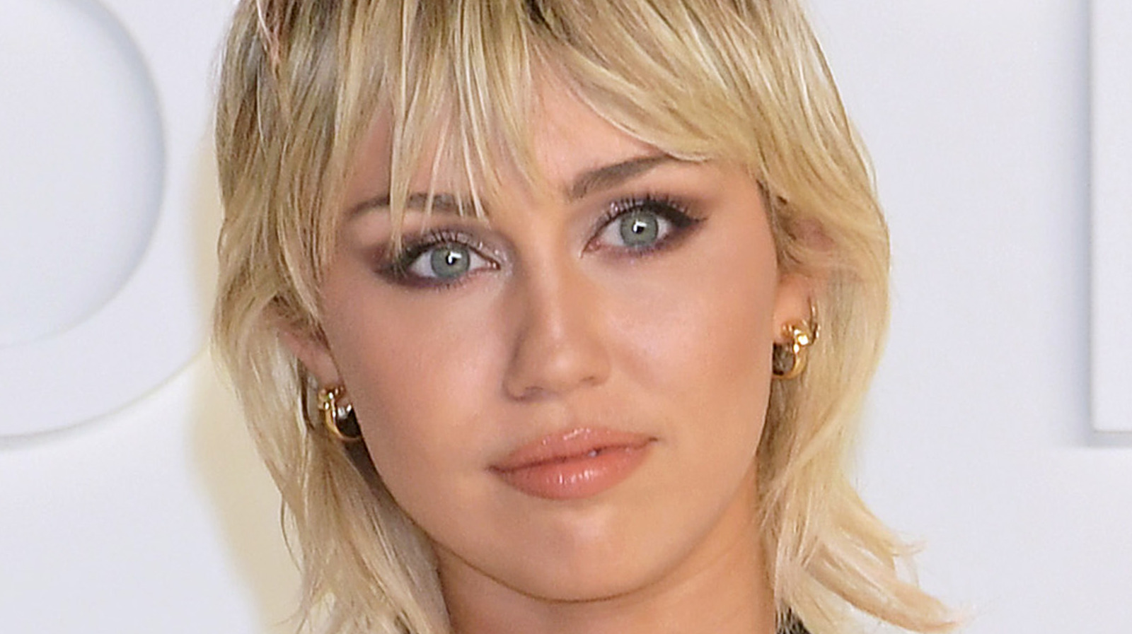 Here's why retailers don't have copies of Miley Cyrus' 'Plastic Hearts