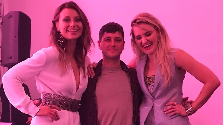 Raviv Ullman poses with former Phil of the Future co-star Aly Michalka and her sister AJ