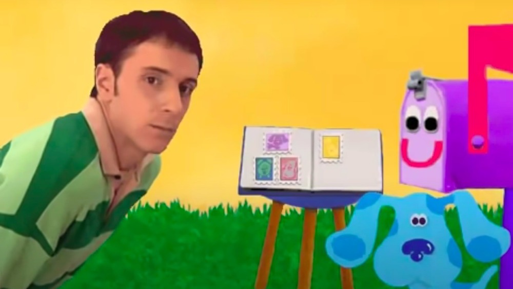 Steve Burns with mail on Blue's Clues