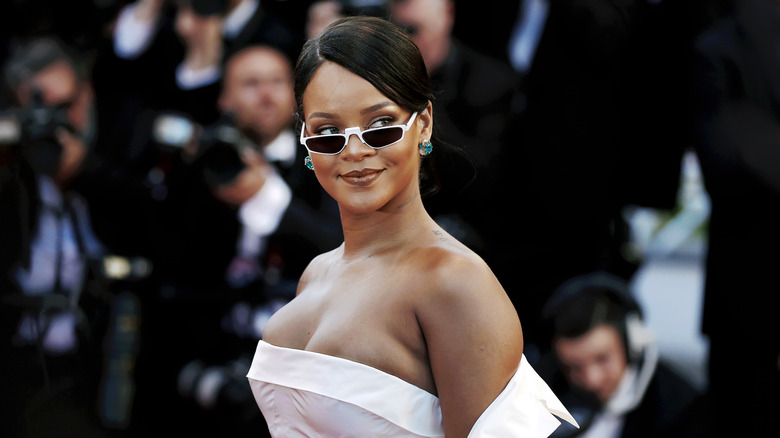 Rihanna posing on red carpet 