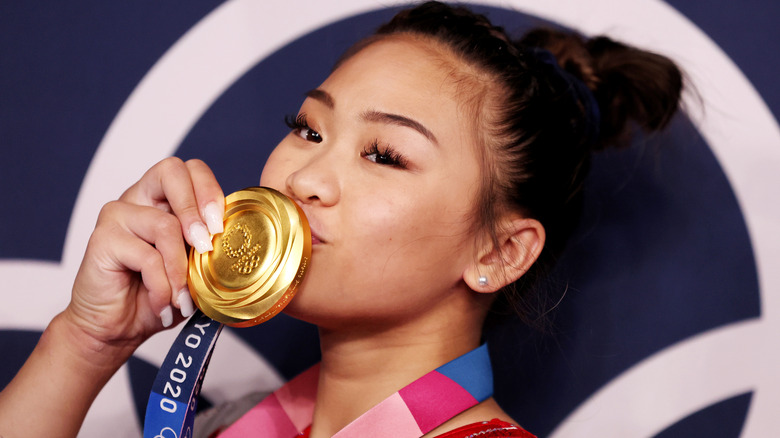 Sunisa Lee poses with her gold medal