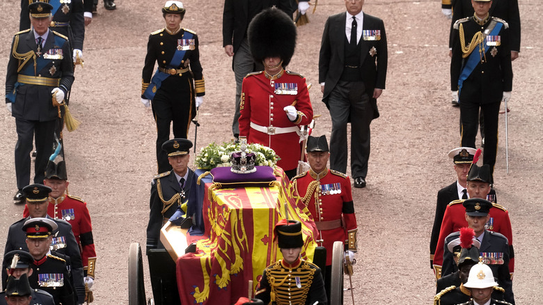 Procession of Queen Elizabeth's coffin