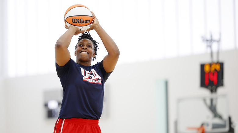 Chelsea Gray at a basketball practice