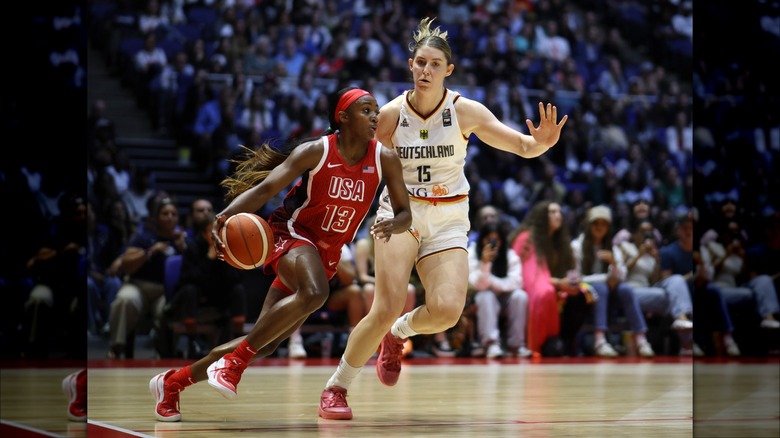 Jackie Young playing basketball