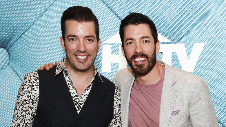 Jonathan and Drew Scott smiling