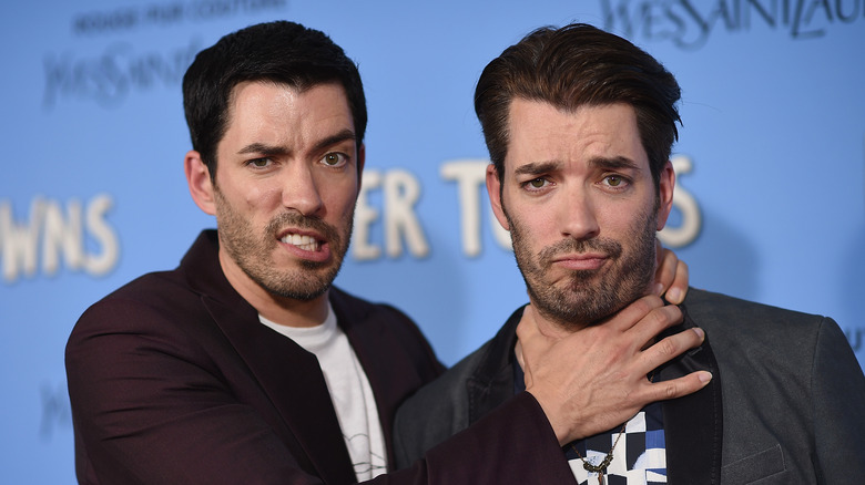 Drew and Jonathan Scott posing