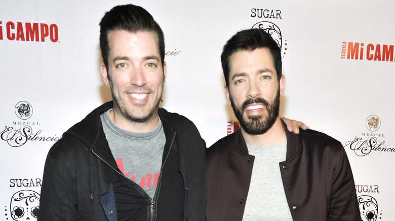 Jonathan and Drew Scott smiling