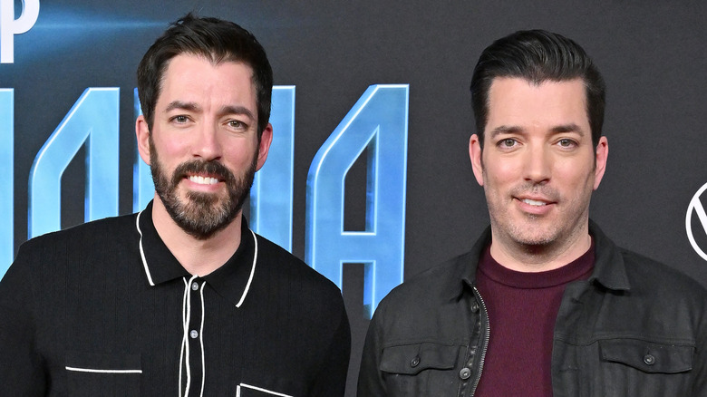 Drew and Jonathan Scott smiling