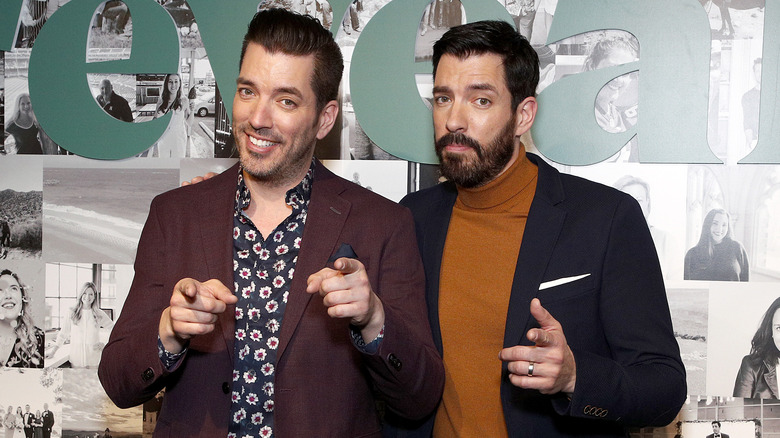 Jonathan and Drew Scott posing