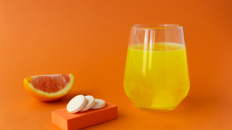 Vitamin C in tablets, fruit, juice
