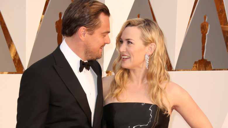 Kate Winslet and Leonardo DiCaprio looking at each other