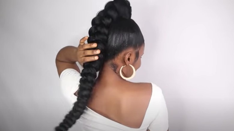 Black woman with ponytail extension