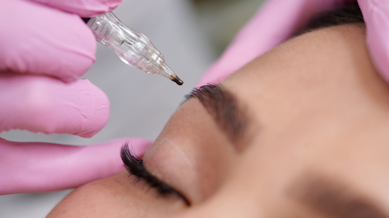 Eyebrow tattoo procedure