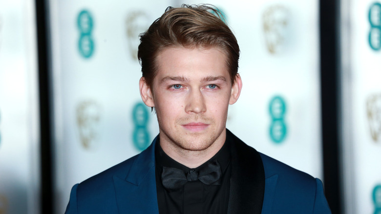 Joe Alwyn clase up at event 