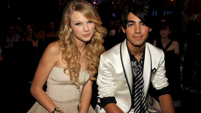 Taylor Swift and Joe Jonas at awards show