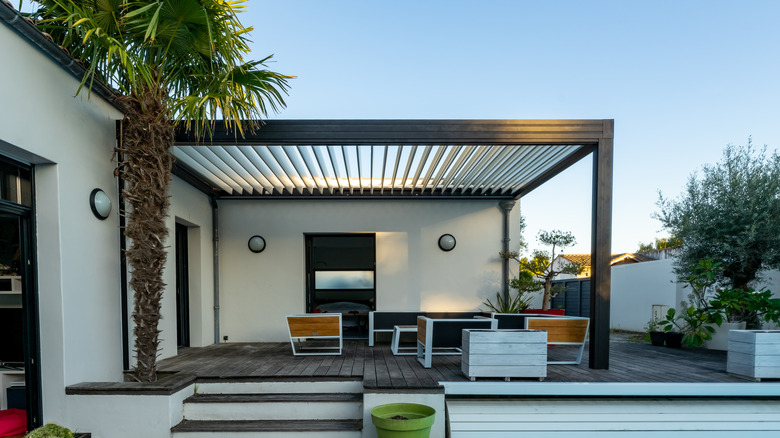 Modern bungalow with palm trees and a pool for Libra zodiac sign