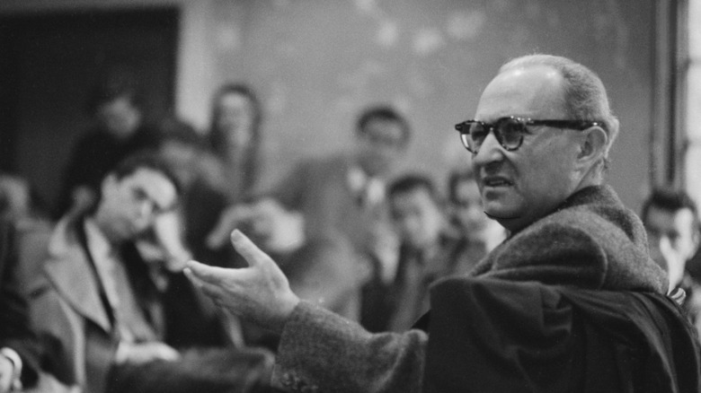 Lee strasberg teaching class black & white