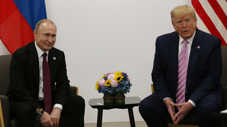 Vladimir Putin and Trump posing 