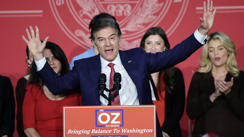 Dr. Oz raise hands rally 2022