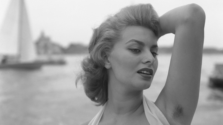 Sophia Loren showing off armpit hair