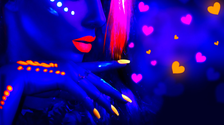 Glowing nails in party scene